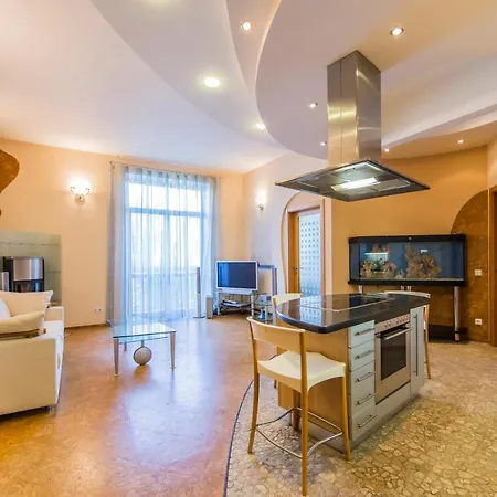 3-room On Khreshchatyk. Building With Star Апартаменты Киев