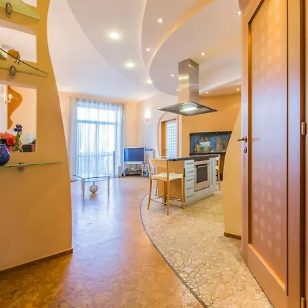 Апартаменты 3-room On Khreshchatyk. Building With Star