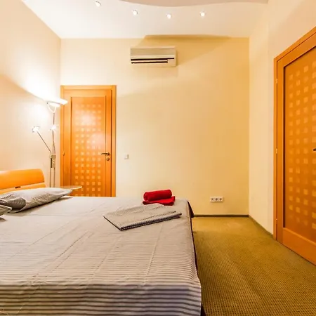 3-room On Khreshchatyk. Building With Star * Киев