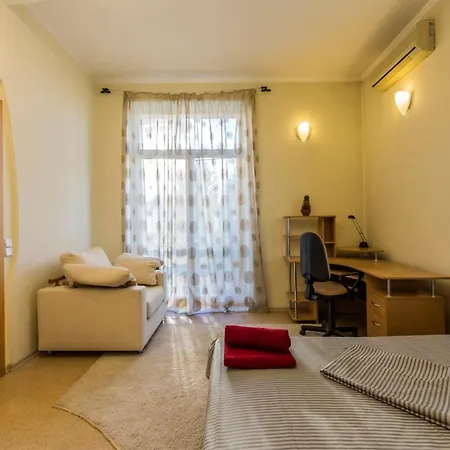 Апартаменты 3-room On Khreshchatyk. Building With Star