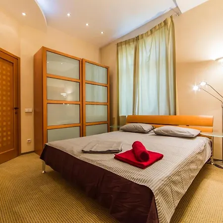 Апартаменты 3-room On Khreshchatyk. Building With Star